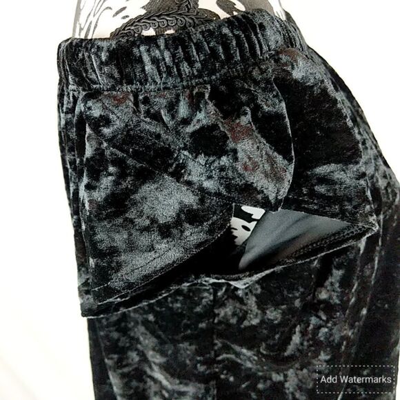 Love by Design crushed velvet off the shoulder to - Picture 2 of 5